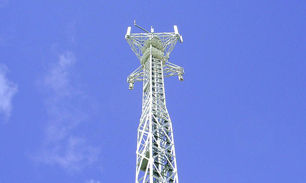 Una torre de antena de Telxius, filial de Telefónica.