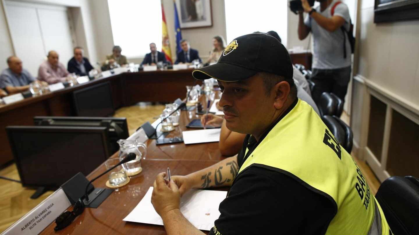 Reunión entre Fomento y las asociaciones de taxistas. En la imagen, Tito Álvarez, de Élite Taxi.