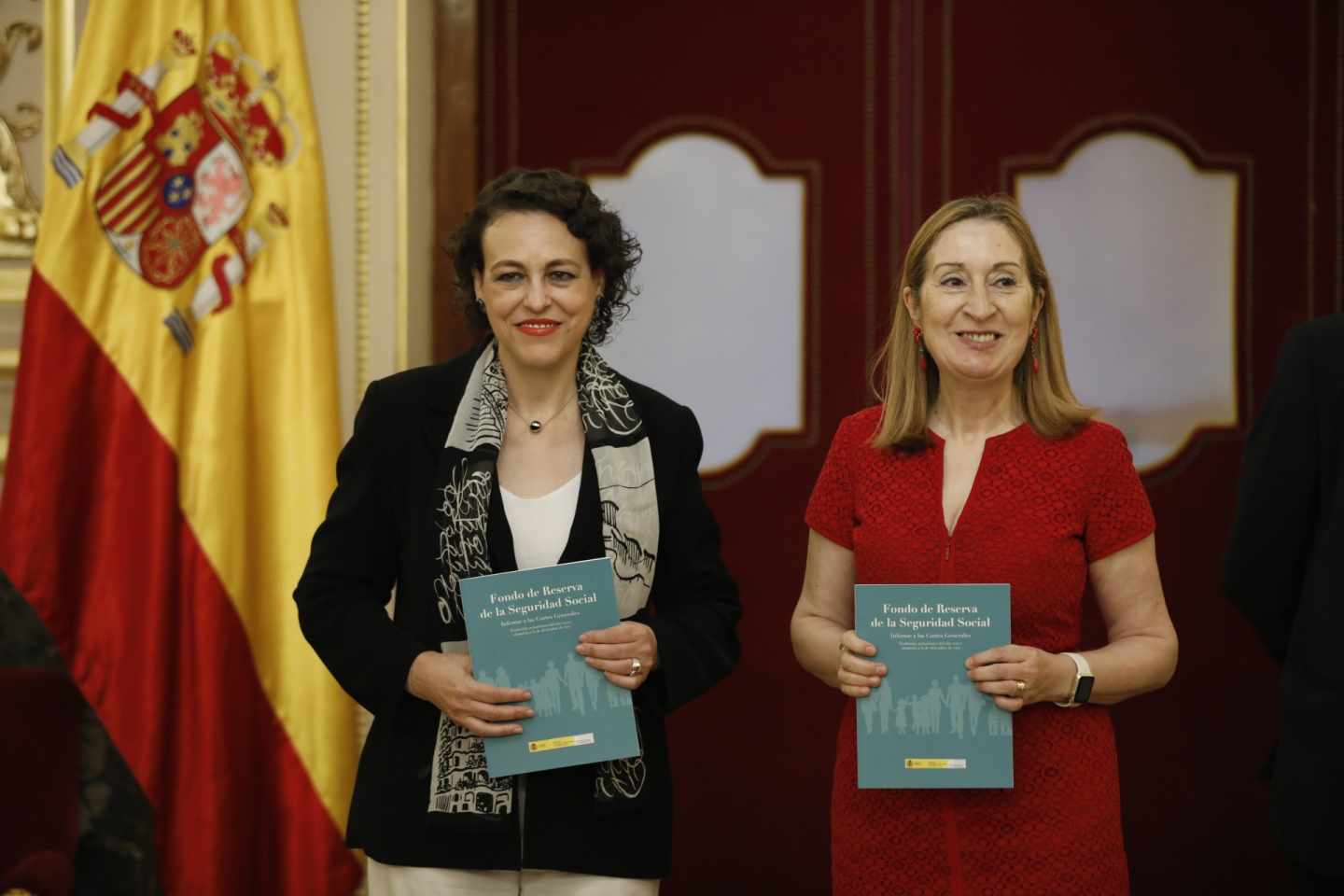 La ministra de Trabajo, Magdalena Valerio, y la presidenta del Congreso, Ana Pastor, presentan el informe anual del Fondo de Reserva de la Seguridad Social.