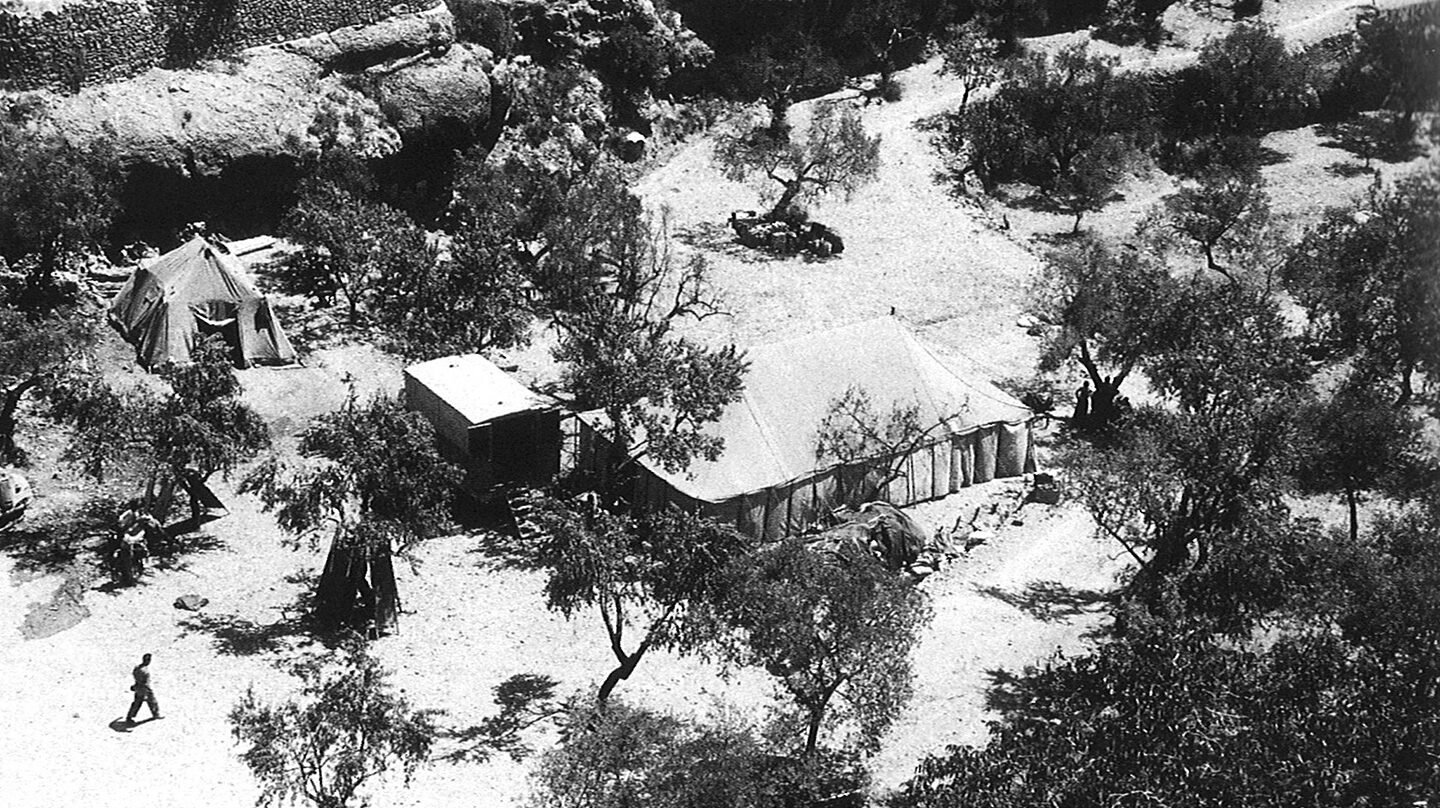 Hospital en la retaguardia en la entrada de la cueva en La Bisbal de Falset. 