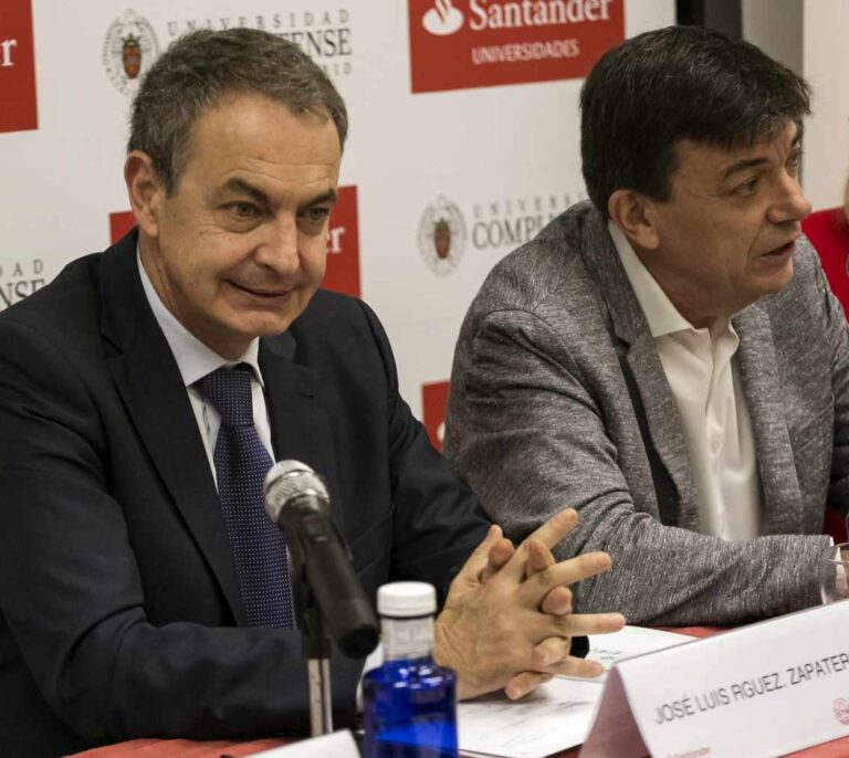 Zapatero alaba a Santamaría frente a un posible "retroceso" en el PP