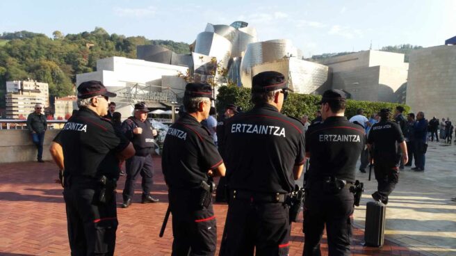 Acto de recuerdo del agente de la ertzaintza Txema Agirre asesinado por ETA en 1997 días antes de la inauguración del Guggenheim.