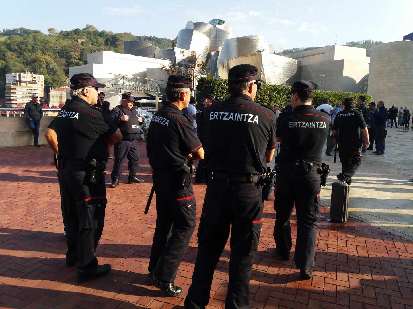 Acto de recuerdo del agente de la ertzaintza Txema Agirre asesinado por ETA en 1997 días antes de la inauguración del Guggenheim.