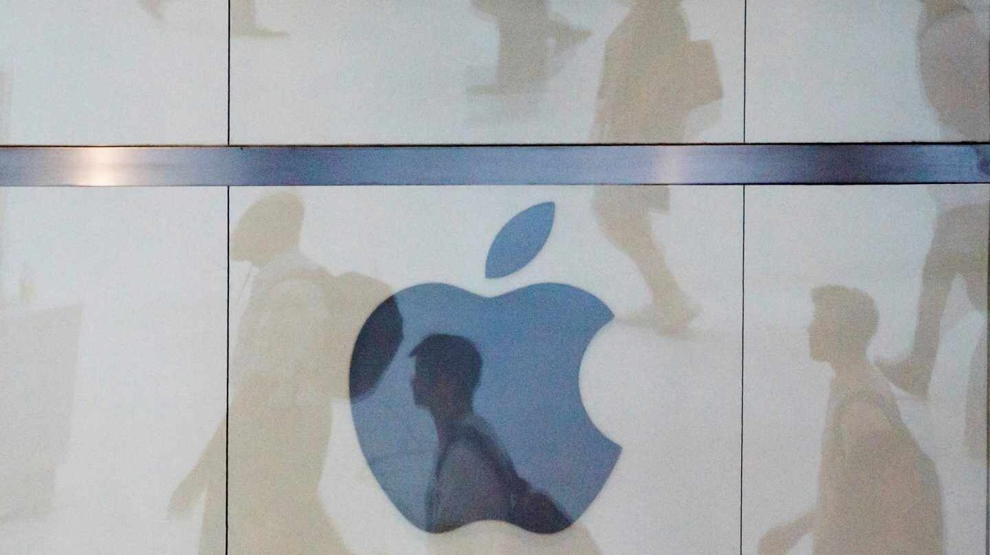 Apple se convierte en la primera empresa del mundo en superar el billón de dólares de valoración.
