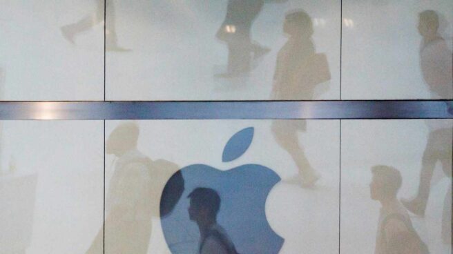 Apple se convierte en la primera empresa del mundo en superar el billón de dólares de valoración.