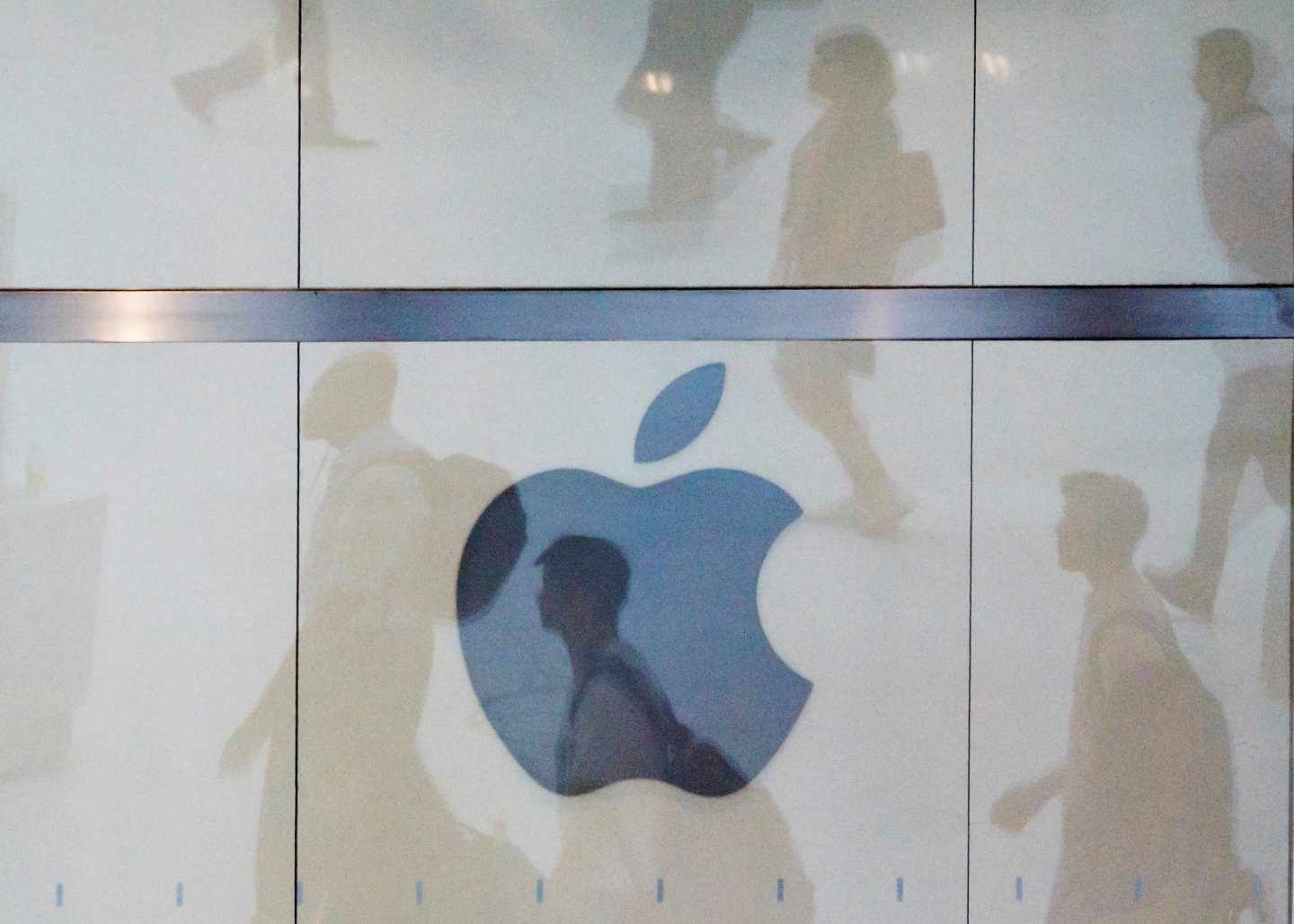 Apple se convierte en la primera empresa del mundo en superar el billón de dólares de valoración.