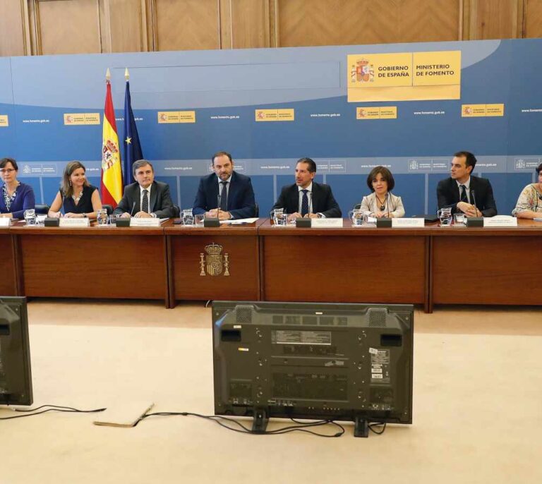 El sector del taxi abandona su huelga y desbloquea el centro de Madrid y Barcelona