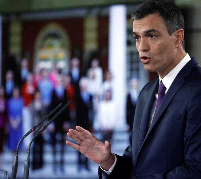 La transparencia de Sánchez: abre Moncloa pero oculta su tesis y el coste del Falcon