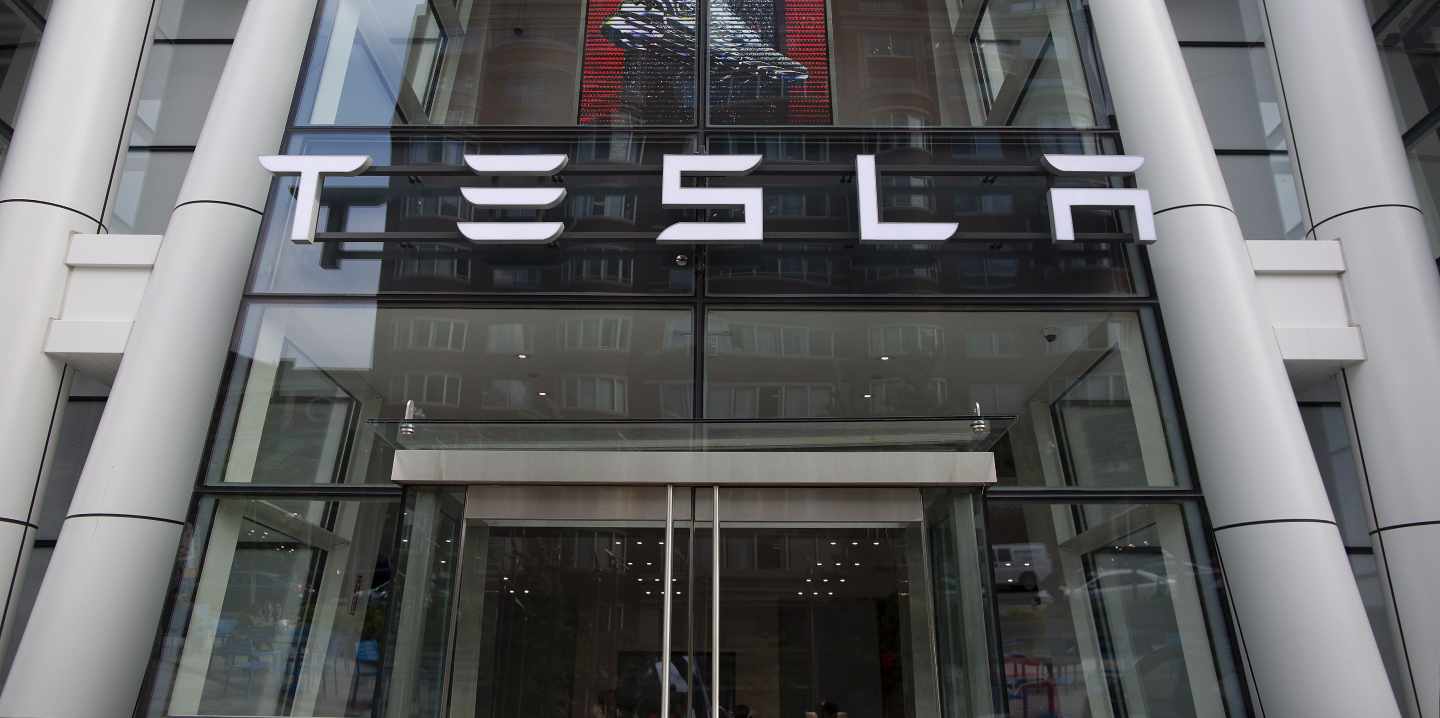 La junta de Tesla estudia ya la hoja de ruta para sacar a la compañía de Wall Street