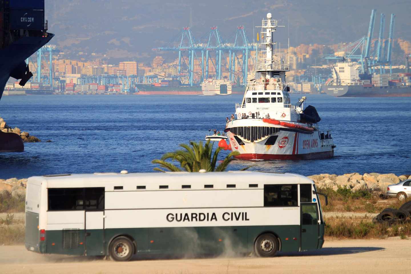 El buque Open Arms, a su llegada al puerto de San Roque (Cádiz).
