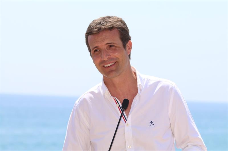 Pablo Casado durante su visita a Roquetas de Mar (Almería)