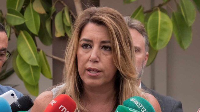 Susana Díaz durante su visita institucional al municipio de San Juan del Puerto.