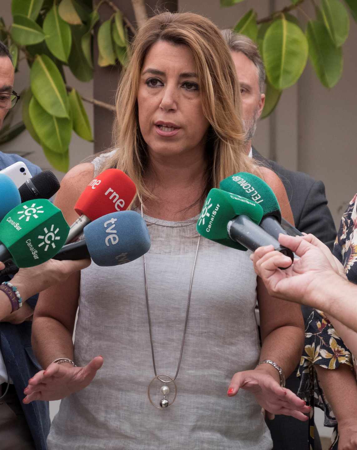 Susana Díaz durante su visita institucional al municipio de San Juan del Puerto.