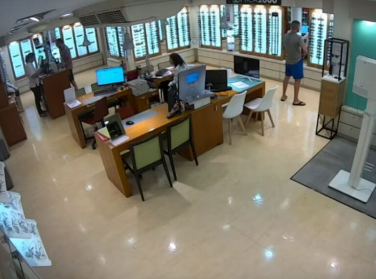 Vídeo: Así robó las gafas de sol el miembro de 'La Manada' Ángel Boza