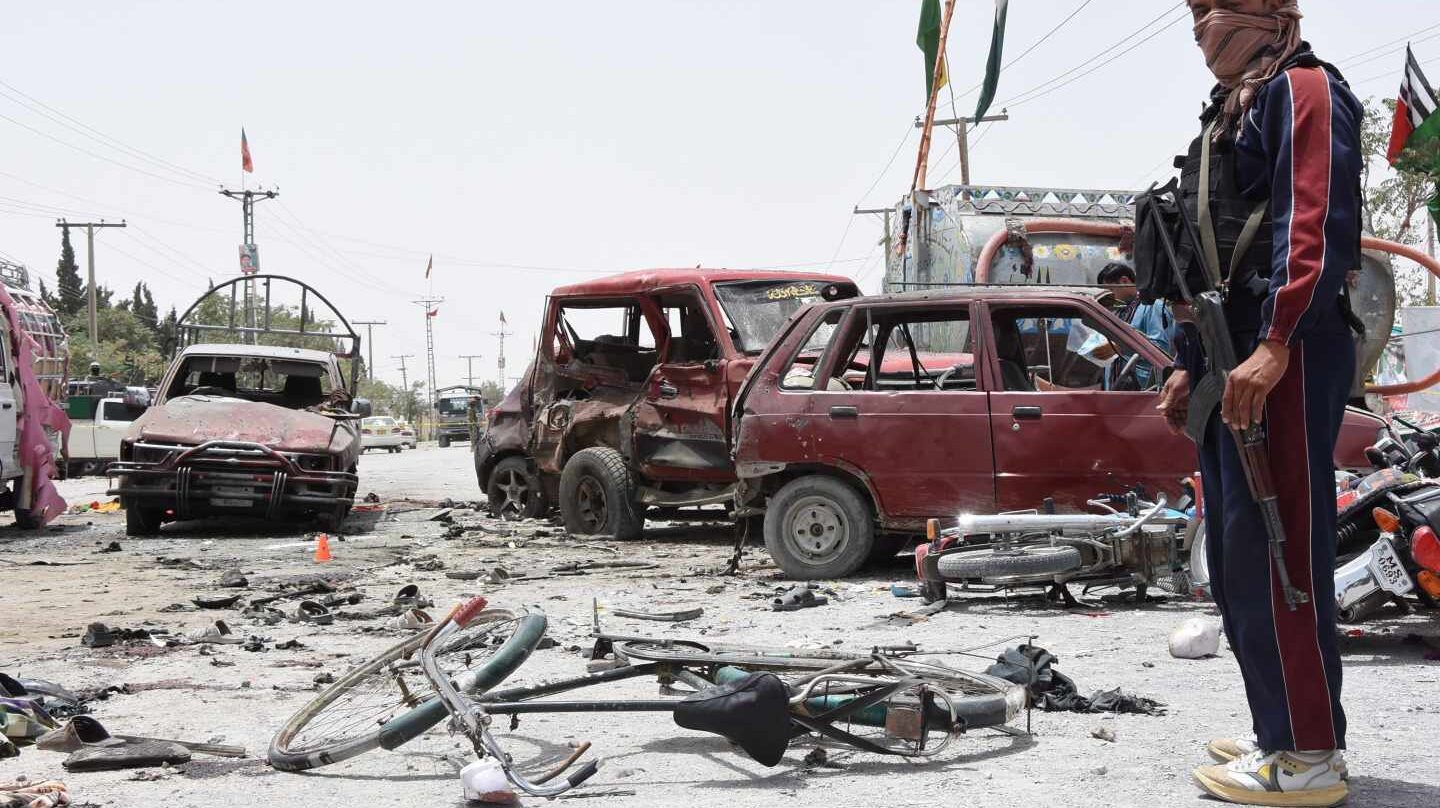 Escenario de un atentado terrorista en Quetta, Pakistán, en la jornada electoral.