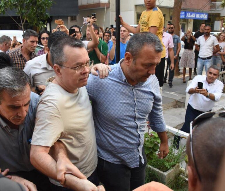 Andrew Brunson, pastor evangélico de la discordia en la crisis turca