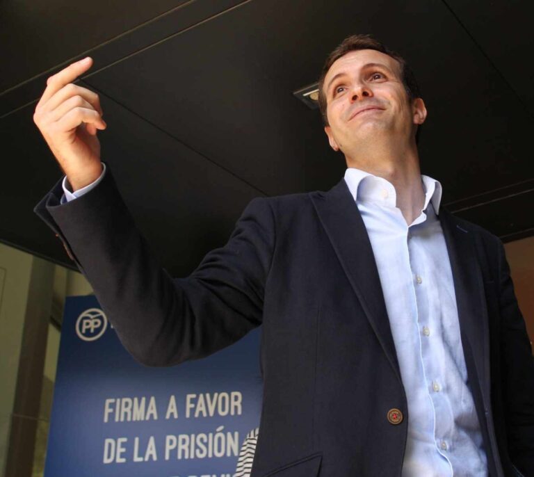 La declaración de tres compañeras de curso puede condicionar el futuro judicial de Casado