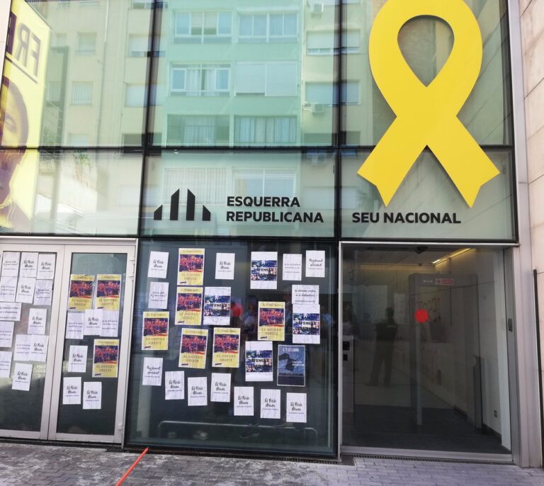 Los CDR le hacen un escrache a Esquerra: "desobedeced o dimitid"