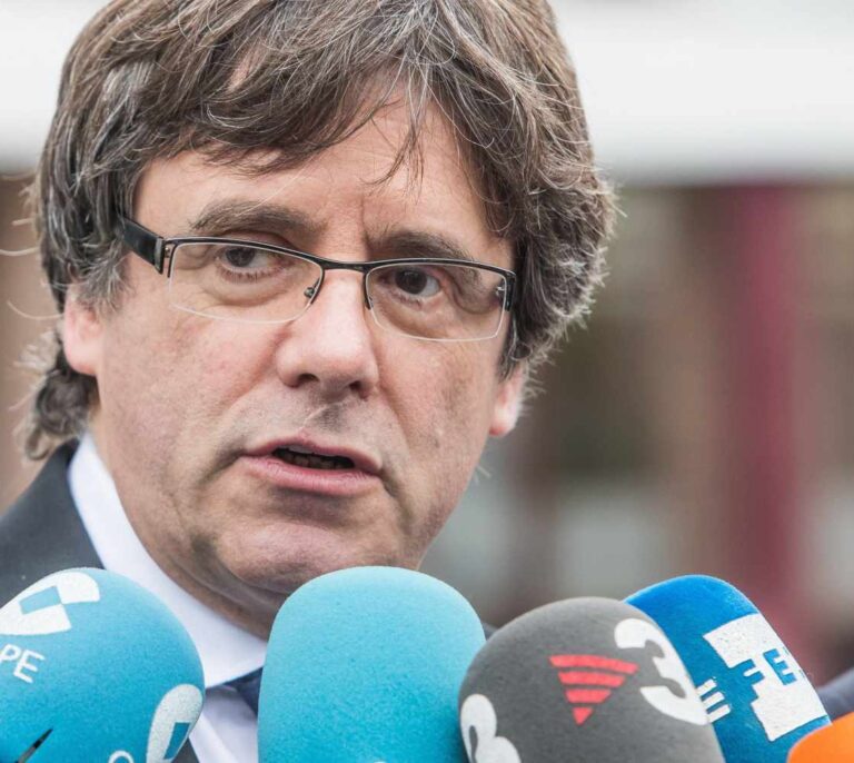 Puigdemont rechaza su suspensión y deja al independentismo en minoría
