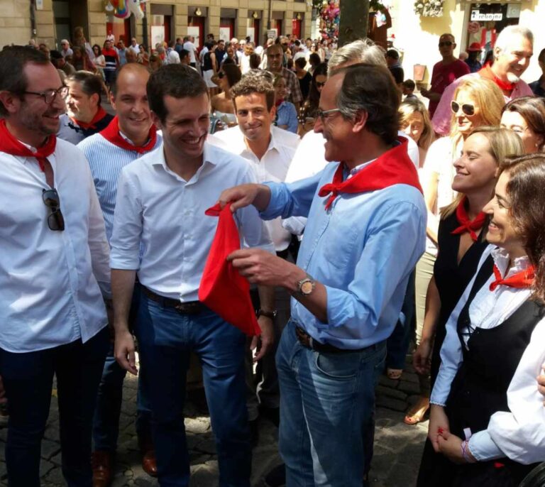 Casado apoya a Alonso tras las "dolorosas" palabras de Álvarez de Toledo: "La gente tiene memoria"