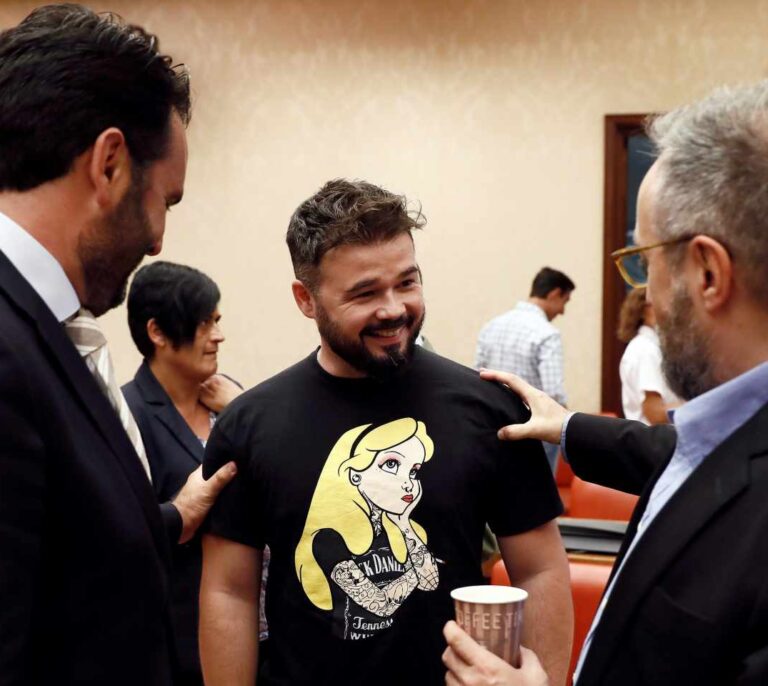 Los independentistas critican la "poca valentía de Sánchez" por defender a Llarena