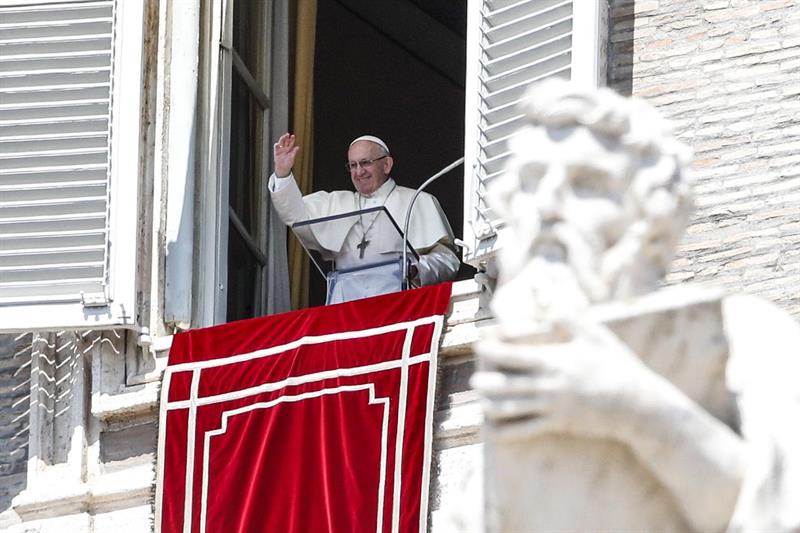 Benedicto XVI, en el Angelus en la Plaza de San Pedro.