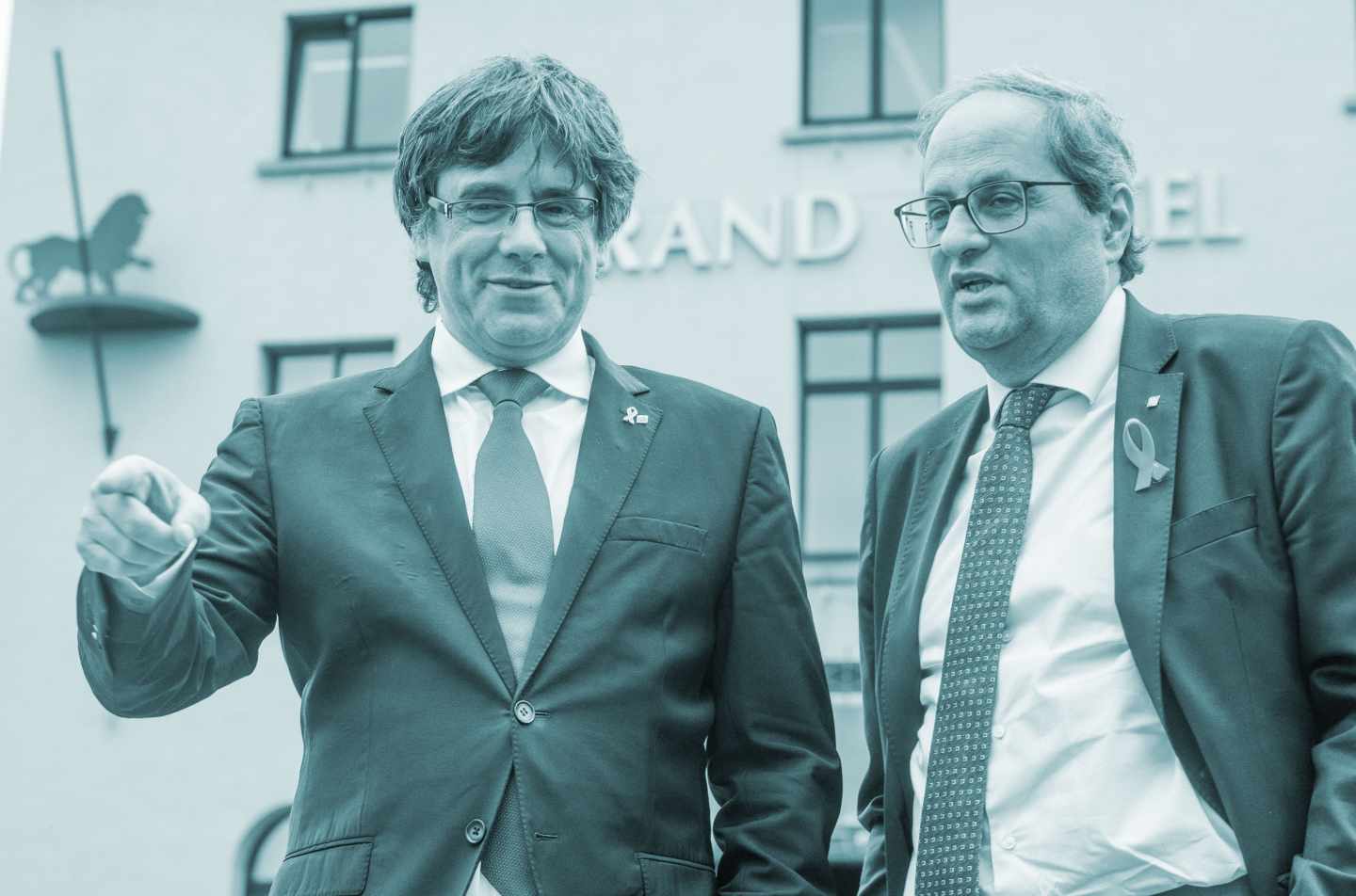 El expresidente catalán y líder de Junts per Catalunya (JxCat), Carles Puigdemont (i), y el presidente de la Generalitat, Quim Torra (d)