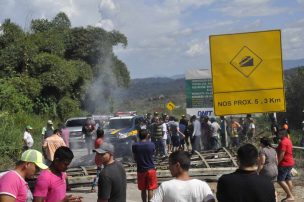 Expulsan inmigrantes venezolanos de sus carpas y queman sus objetos en Brasil