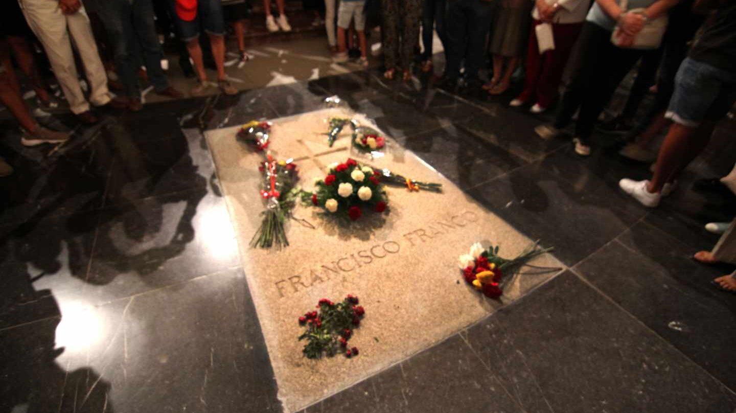 Tumba de Francisco Franco en la basílica del Valle de los Caídos.