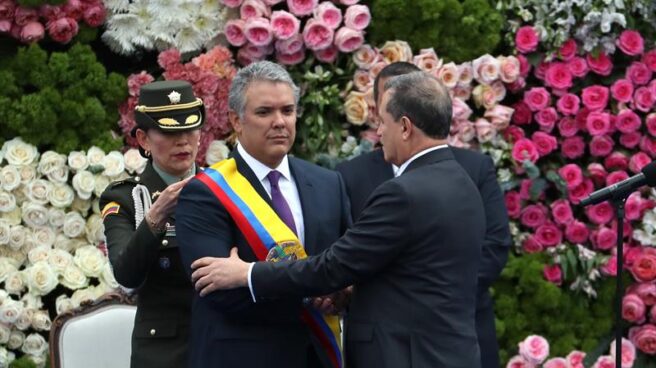 Iván Duque asume como presidente de Colombia en plena tensión con Venezuela