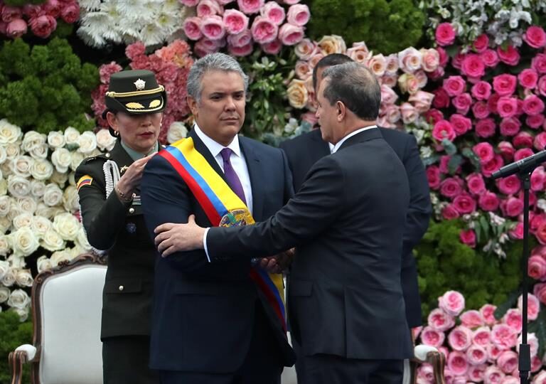 Iván Duque asume como presidente de Colombia en plena tensión con Venezuela