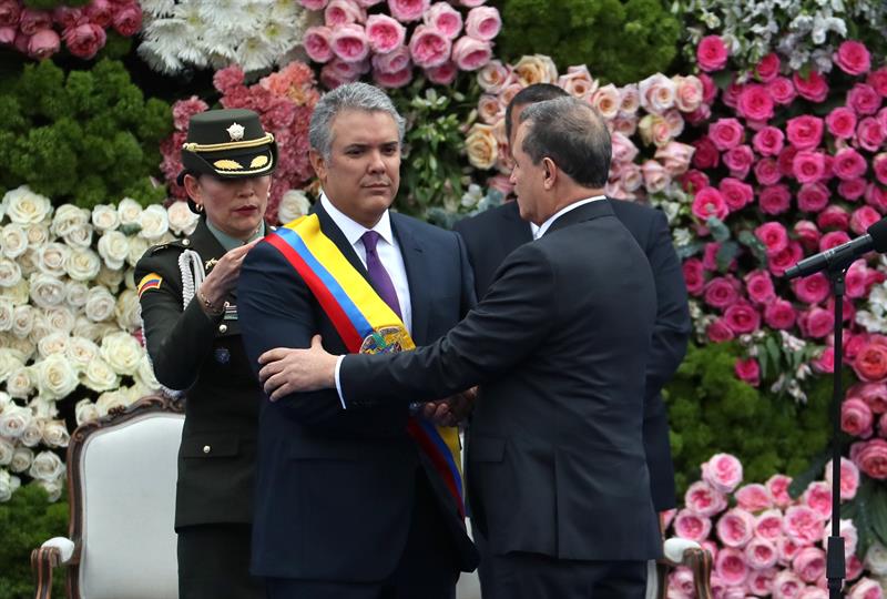 Iván Duque con la banda presidencial