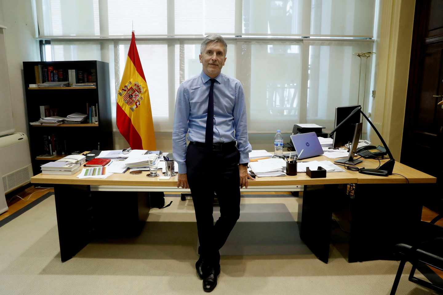 El ministro del Interior, Fernando Grande-Marlaska, afirma en una entrevista con Efe que nunca ha perdido la confianza en los Mossos d'Esquadra ni por lo ocurrido el 1-O ni por los atentados del 17A del año pasado, en los que considera que no hubo ningún fallo.Grande-Marlaska hace esas consideraciones y subraya que la cooperación con los Mossos siempre ha sido y sigue siendo "espléndida y ejemplar", se muestra partidario de convocar "con rapidez" la Junta de Seguridad de Cataluña y niega que los presos del "procés" hayan recibido ningún trato privilegiado tras su traslado a cárceles catalanas.Además, recalca que no ha habido acercamientos de presos de ETA a cárceles del País Vasco, pero insiste en que la "razón principal" de la dispersión era la lucha antiterrorista, y ahora la banda está disuelta, no por decisión propia, sino porque la sociedad española ha terminado con ella.