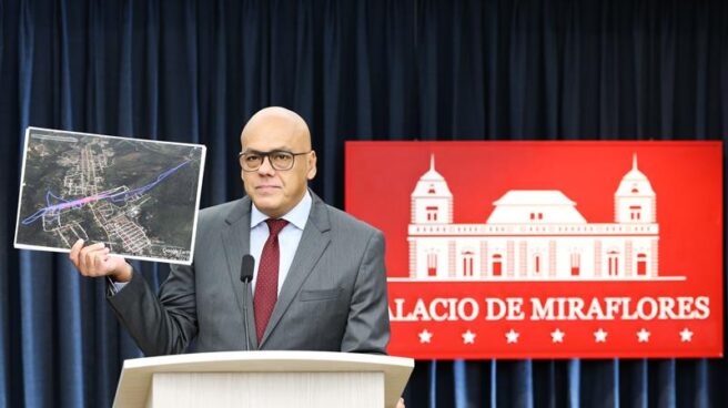 El ministro venezolano de Información, Jorge Rodríguez, informa sobre la confesión de Requesens.