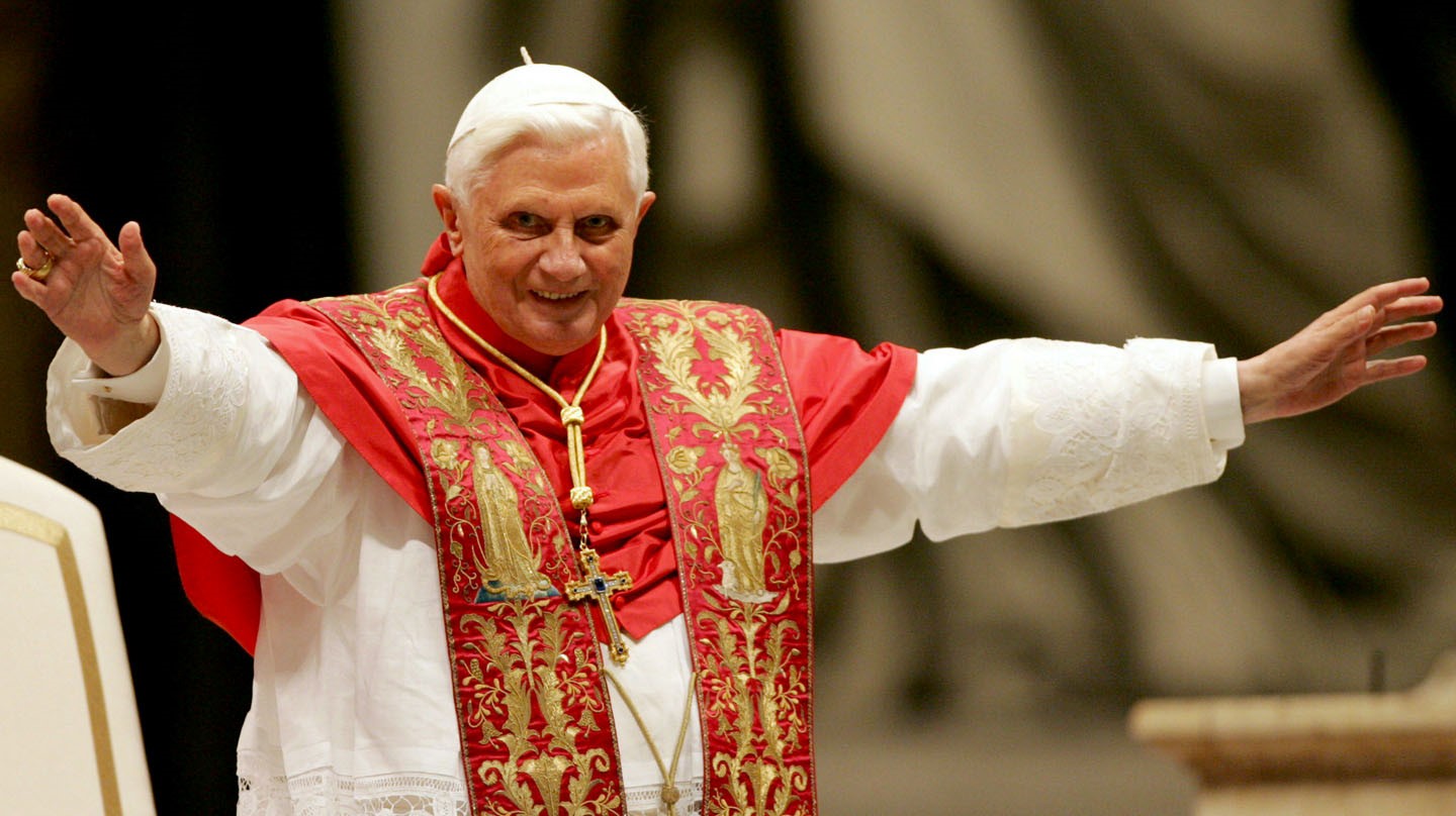 El Papa emérito Benedicto XVI, cuando aún comparecía ante los feligreses como Pontífice en ejercicio, en una imagen de archivo.