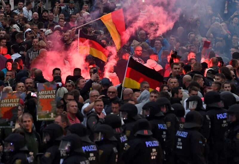 Manifestantes ultraderechistas en Chemnitz, Alemania.