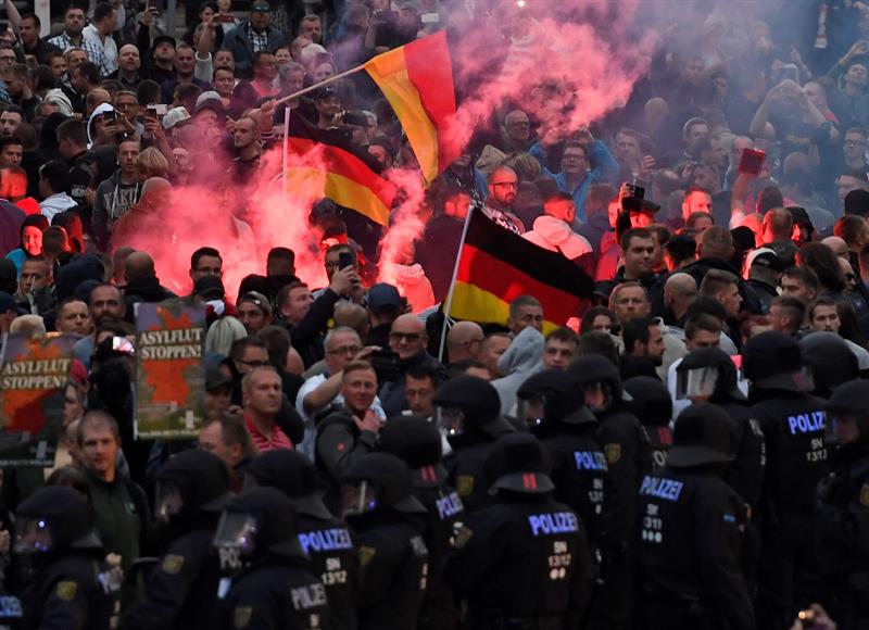 Manifestantes ultraderechistas en Chemnitz, Alemania.