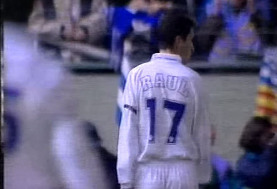 Raúl, con el dorsal 17 en el Real Madrid.