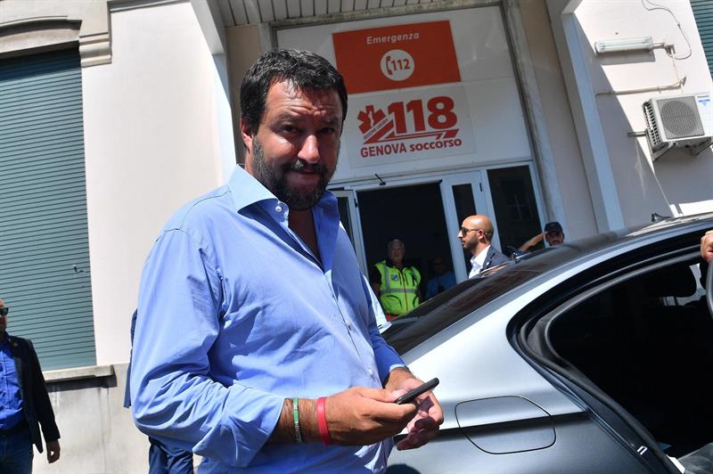 Matteo Salvini visita a los heridos en Génova.