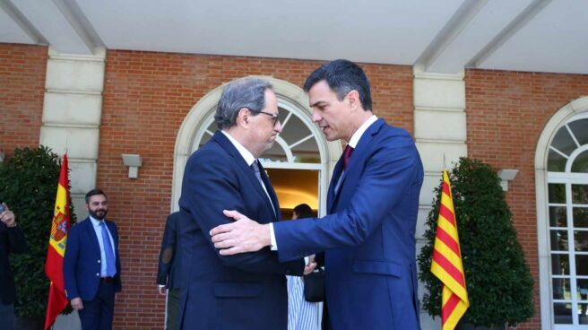 El presidente de la Generalitat, Quim Torra, junto al presidente del Gobierno hoy en funciones, Pedro Sánchez, en La Moncloa.