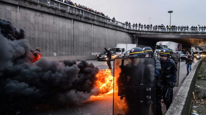 Las guerras del taxi: de los atascos de Londres a los disturbios de París
