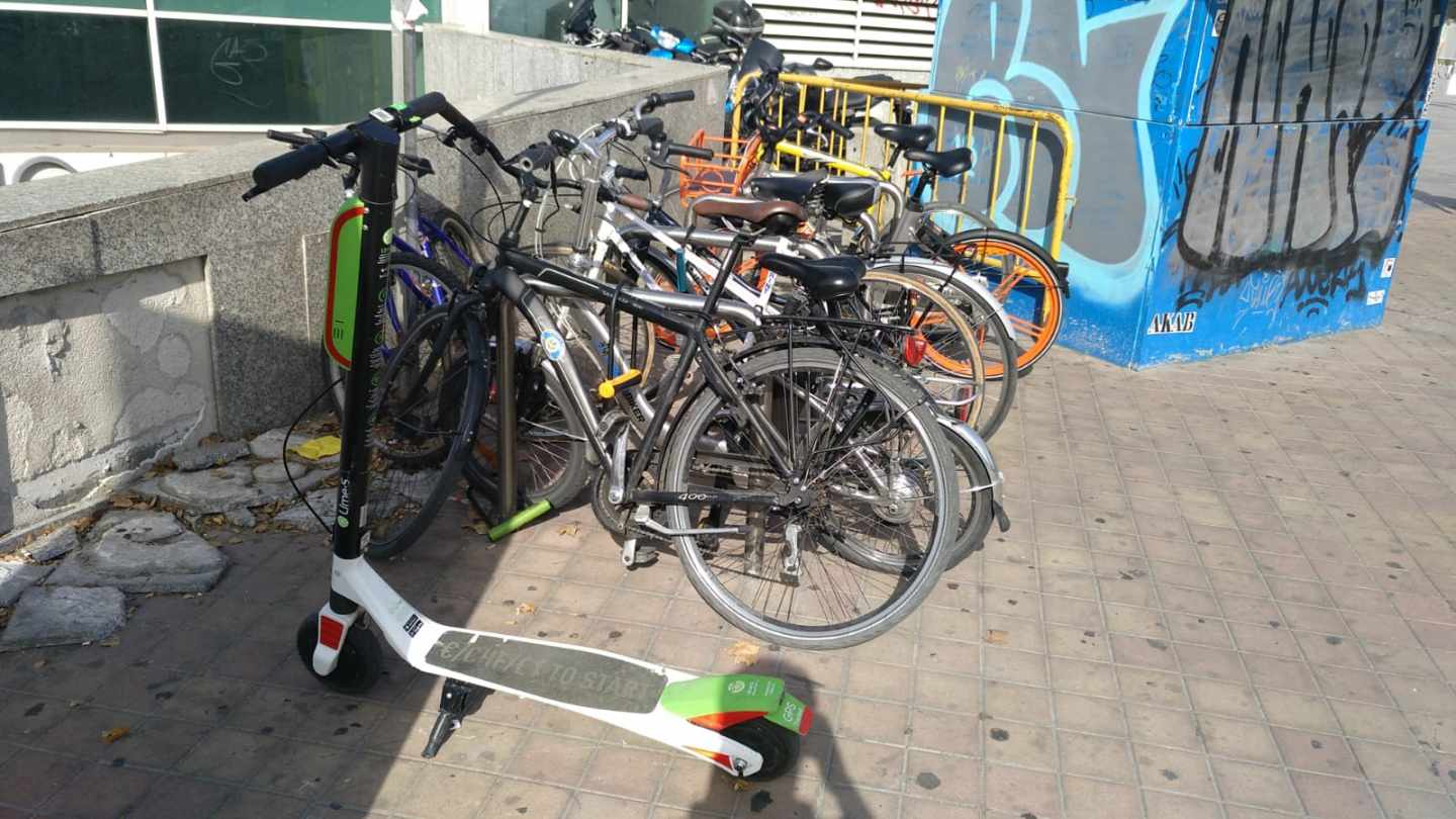 Lime retira patinetes por un fallo en las baterías que podía provocar incendios