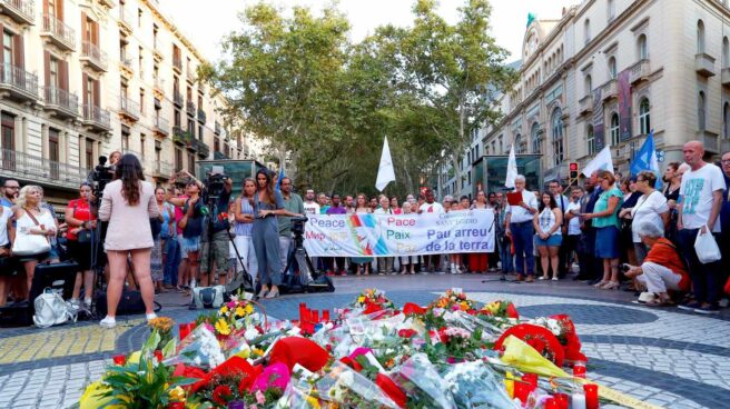 barcelona Imagen del homenaje en Las Ramblas en el primer aniversario de los atentados.