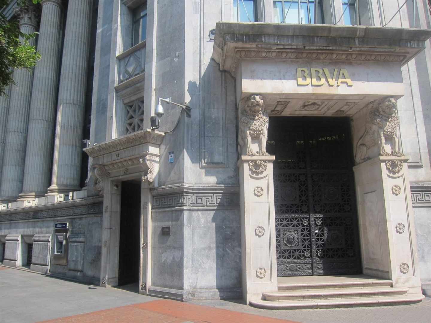 S&P pone 'negativa' la perspectiva del ráting de BBVA por su exposición a Turquía