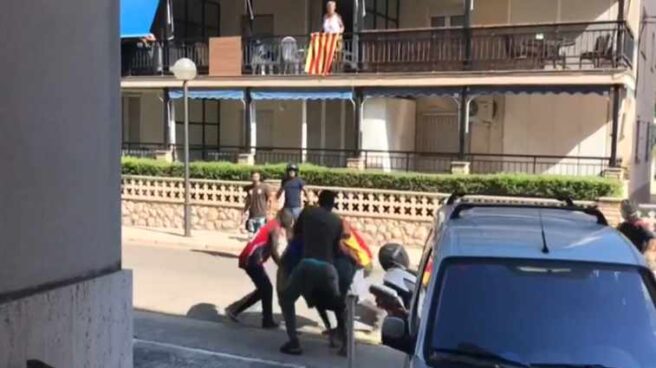 Disturbios entre manteros y los Mossos en Salou