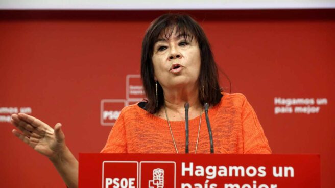 La presidenta del PSOE, Cristina Narbona, en rueda de prensa.