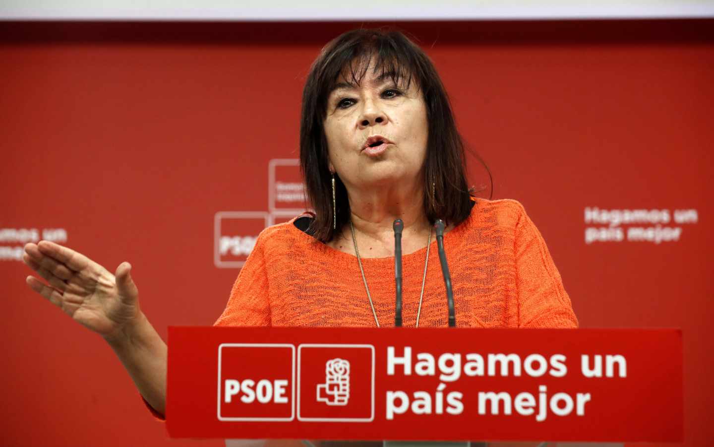 La presidenta del PSOE, Cristina Narbona, en rueda de prensa.