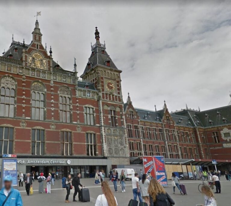 Dos heridos en un ataque con cuchillo en la estación de tren de Amsterdam