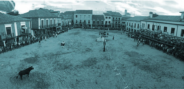 Plaza Mayor de Villalpando durante las fiestas de San Roque.