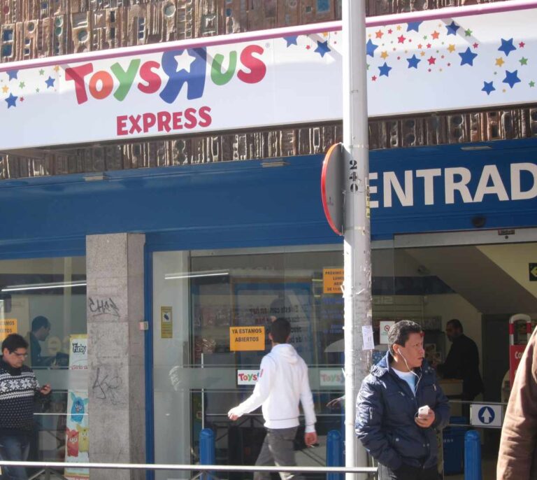 Toys R Us ultima la venta de su negocio en España sin garantizar el 100% del empleo